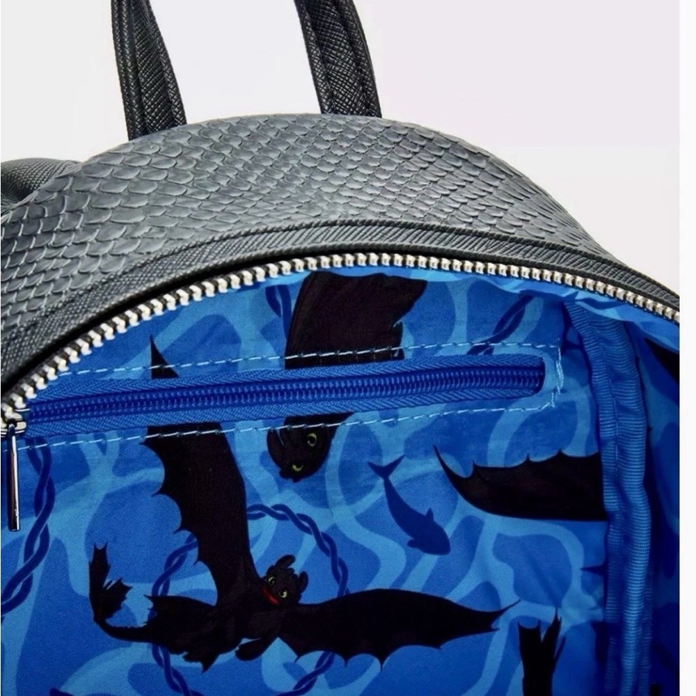 NEW Loungefly TOOTHLESS Holding Fish How to Train Your Dragon Backpack Box Lunch - Picture 6 of 6
